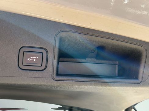 Used 2023 GMC Terrain SLT FWD image 24