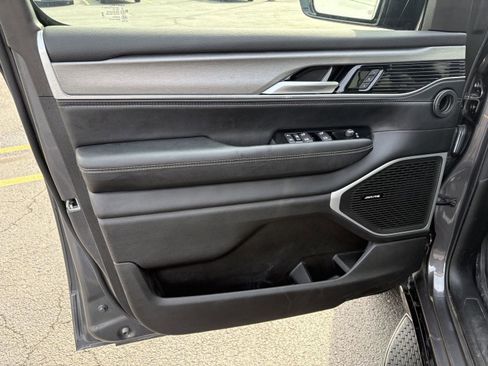 Used 2024 Jeep Wagoneer Series II w/ Convenience Group I image 3