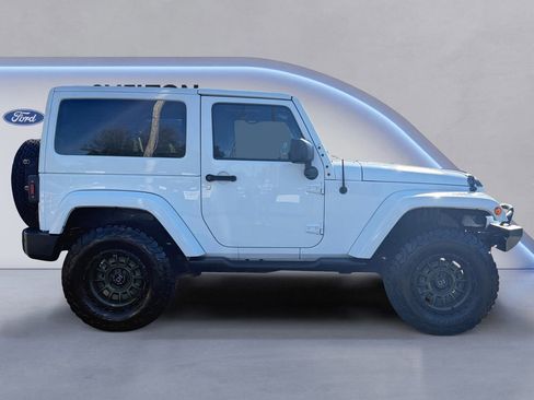 Used 2016 Jeep Wrangler Sahara w/ Connectivity Group AWD/4WD image 7