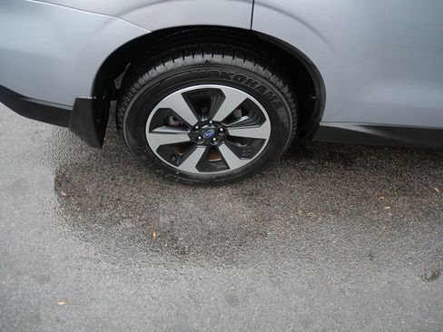 Used 2017 Subaru Forester 2.5i Premium w/ All-Weather Package image 32