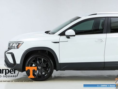 Used 2023 Volkswagen Taos SE w/ Black Wheel Package FWD image 3