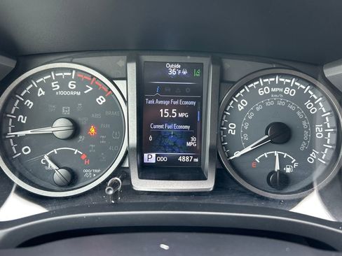 Used 2023 Toyota Tacoma TRD Sport w/ Technology Package image 11