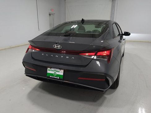 Used 2025 Hyundai Elantra SE FWD image 7