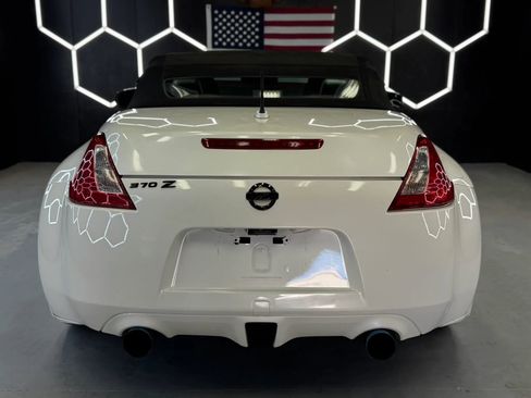 Used 2010 Nissan 370Z Touring w/ Sport Pkg image 8