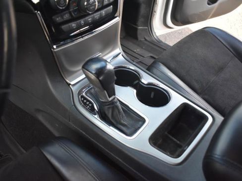 Used 2020 Jeep Grand Cherokee Altitude image 32