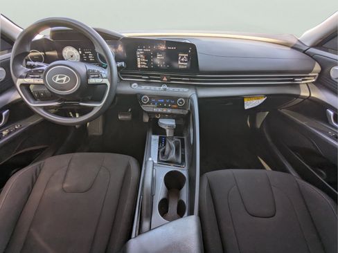 Used 2024 Hyundai Elantra SEL FWD image 12