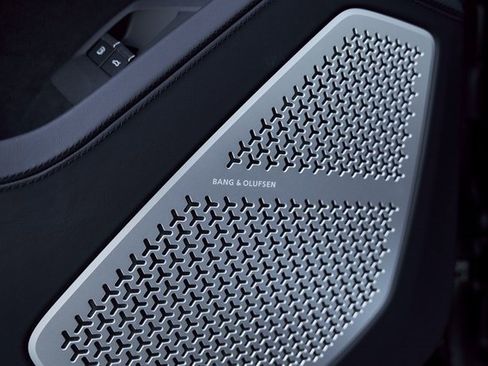 Used 2025 Lamborghini Urus SE image 35