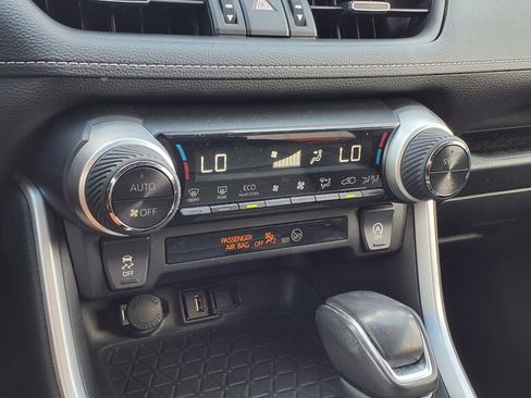 Used 2020 Toyota RAV4 XLE Premium FWD image 18