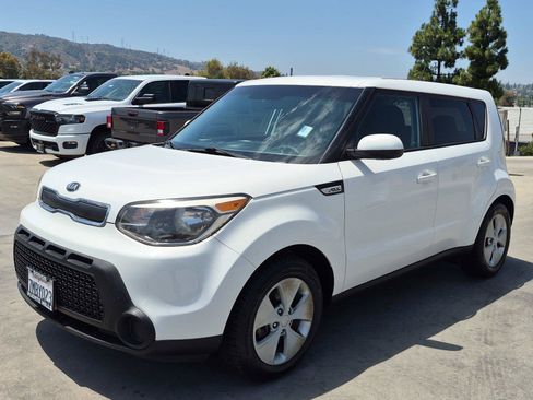 Used 2015 Kia Soul FWD image 3