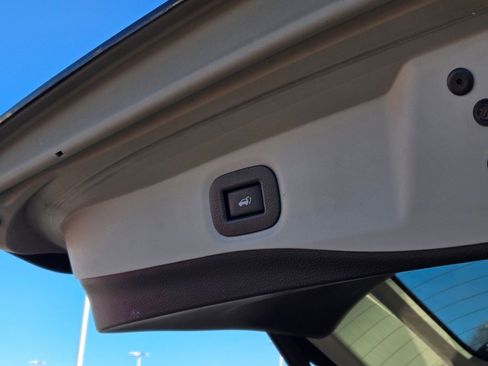 Used 2020 Nissan Rogue SV image 13