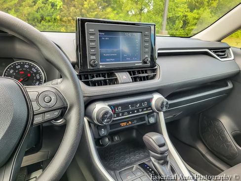 Used 2022 Toyota RAV4 XLE FWD image 21