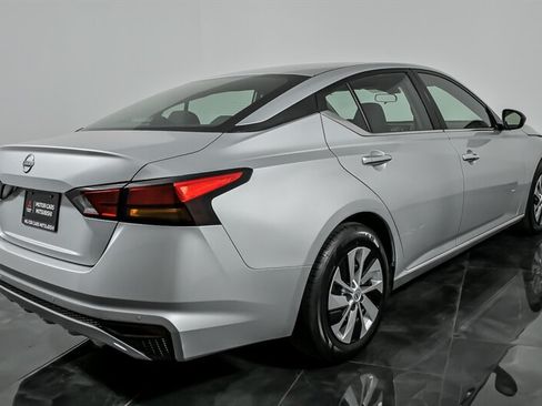 Used 2024 Nissan Altima 2.5 S FWD image 10