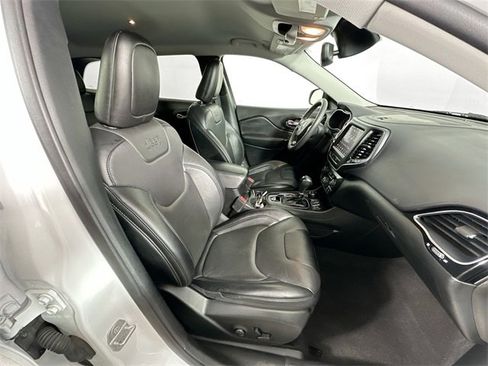 Used 2023 Jeep Cherokee Altitude Lux image 29