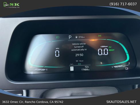 Used 2025 Hyundai Elantra Hybrid FWD image 11