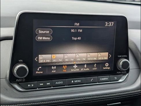 Used 2025 Nissan Rogue SV image 14