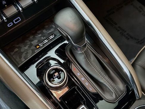 Used 2024 GMC Canyon Denali image 19