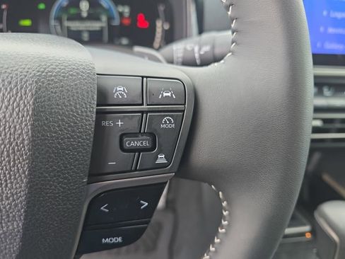 Used 2025 Toyota Camry SE image 17