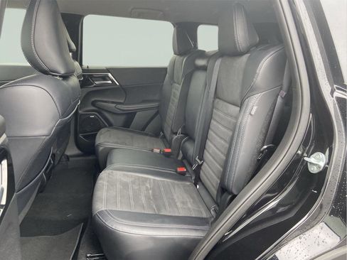 Used 2025 Mitsubishi Outlander SE image 51