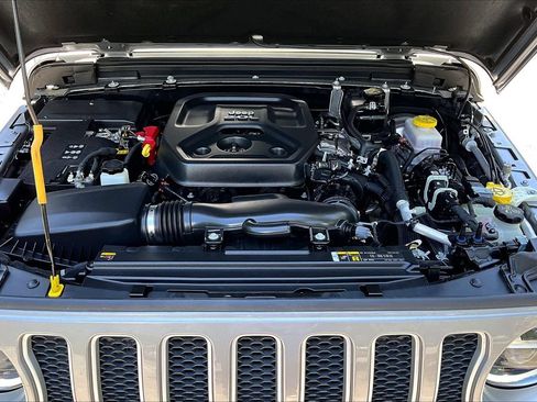 Used 2021 Jeep Wrangler Unlimited Sahara AWD/4WD image 29