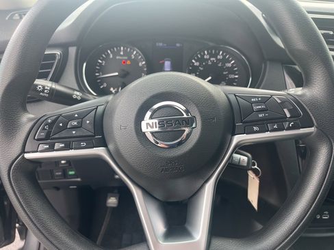 Used 2019 Nissan Rogue S image 16