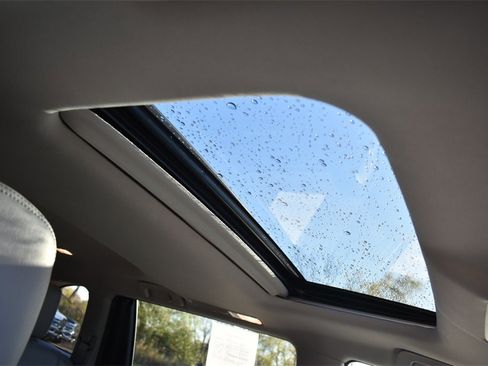 Used 2017 Toyota Highlander XLE image 16