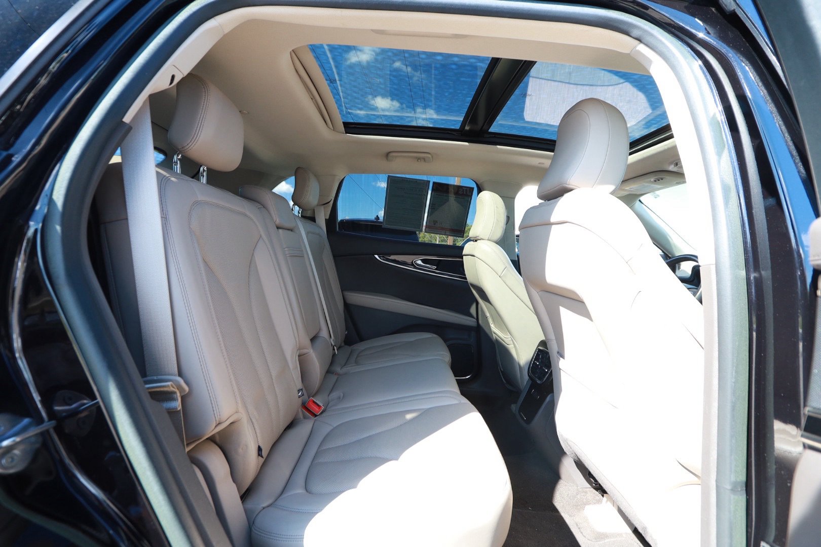 Used 2021 Lincoln Nautilus Reserve AWD/4WD image 25