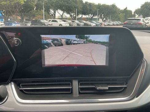 Used 2025 Chevrolet Trax LT w/ LT Convenience Package FWD image 32