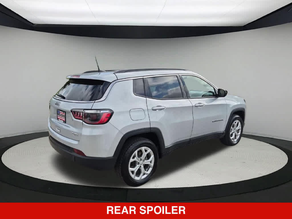 Used 2024 Jeep Compass Latitude AWD/4WD image 7