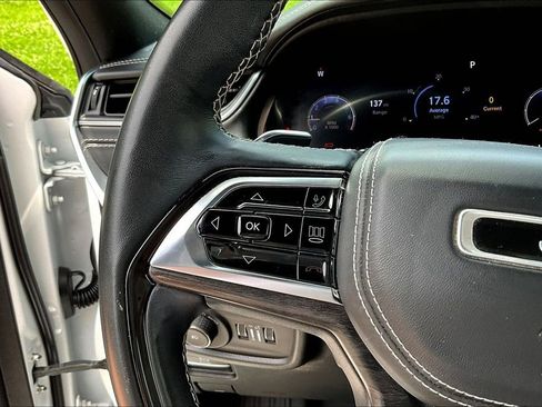 Used 2022 Jeep Grand Cherokee L Overland w/ Advanced Protech Group III AWD/4WD image 11