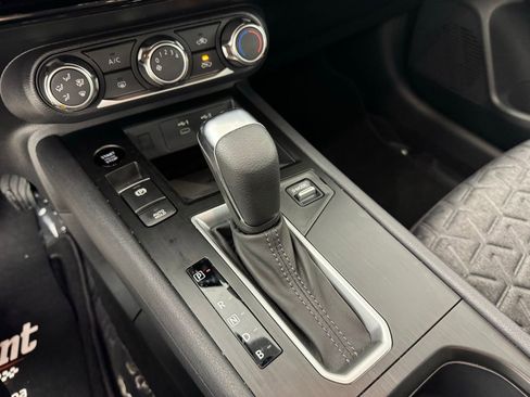 Used 2025 Nissan Kicks SV image 19