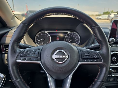 Used 2025 Nissan Sentra SR w/ SR Premium Package FWD image 10