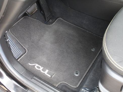 Used 2015 Kia Soul + w/ Audio Package FWD image 28