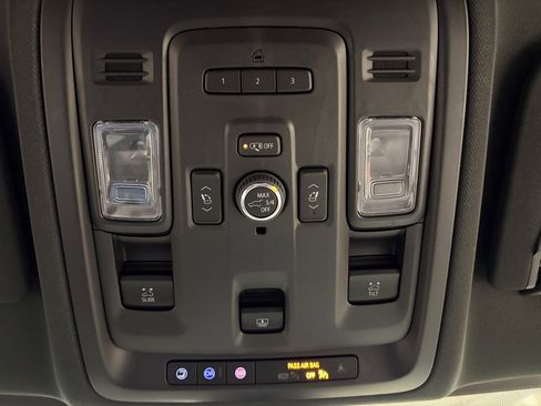 Used 2022 Chevrolet Suburban RST w/ Sport Performance Package image 30