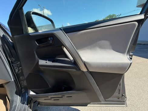 Used 2015 Toyota RAV4 LE AWD/4WD image 21