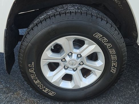 Used 2016 Toyota 4Runner SR5 image 23