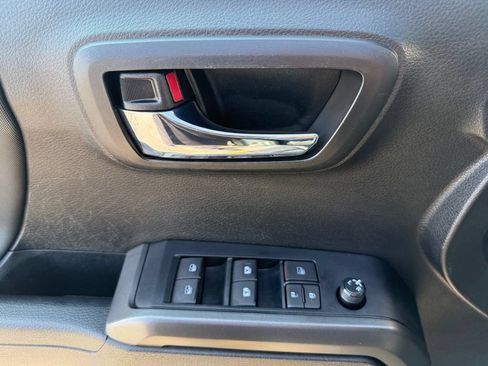 Used 2023 Toyota Tacoma TRD Sport w/ TRD Premium Sport Package AWD/4WD image 18