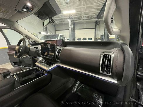 Used 2025 Ford Expedition Platinum w/ Platinum Ultimate Package image 26