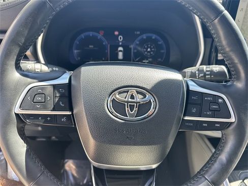Used 2023 Toyota Highlander Limited image 21