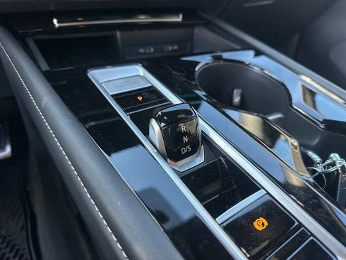 Used 2025 Volkswagen Atlas Cross Sport SEL R-Line image 16