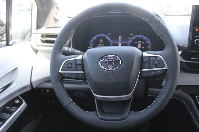 Certified 2026 Toyota Sienna XSE FWD image 38