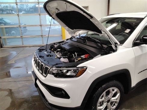 New 2026 Jeep Compass Latitude image 11