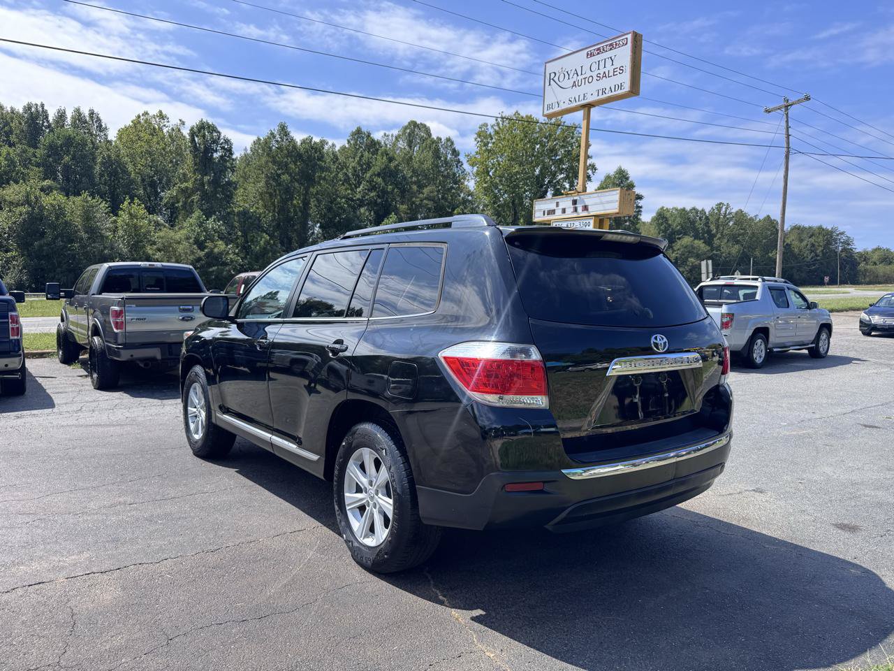 Used 2013 Toyota Highlander Plus FWD image 7
