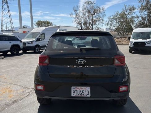 Used 2025 Hyundai Venue SEL image 7