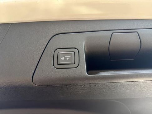 Used 2025 Buick Envision Avenir AWD/4WD image 13