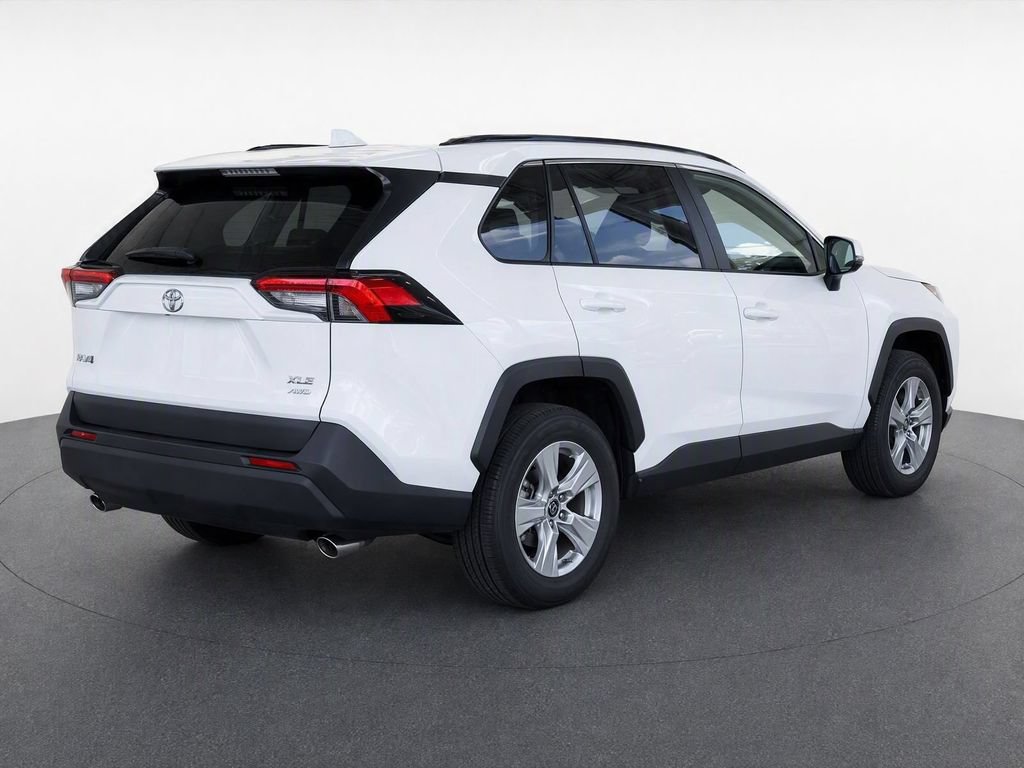 Used 2020 Toyota RAV4 XLE AWD/4WD image 3