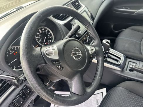 Used 2019 Nissan Sentra SR image 14