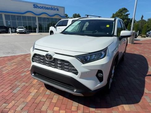 Used 2020 Toyota RAV4 Limited FWD image 6