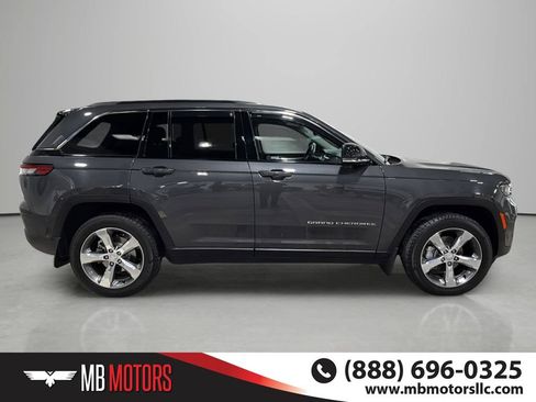 Used 2022 Jeep Grand Cherokee Limited AWD/4WD image 3