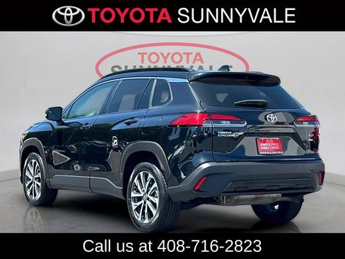 Used 2025 Toyota Corolla Cross XLE AWD/4WD image 8