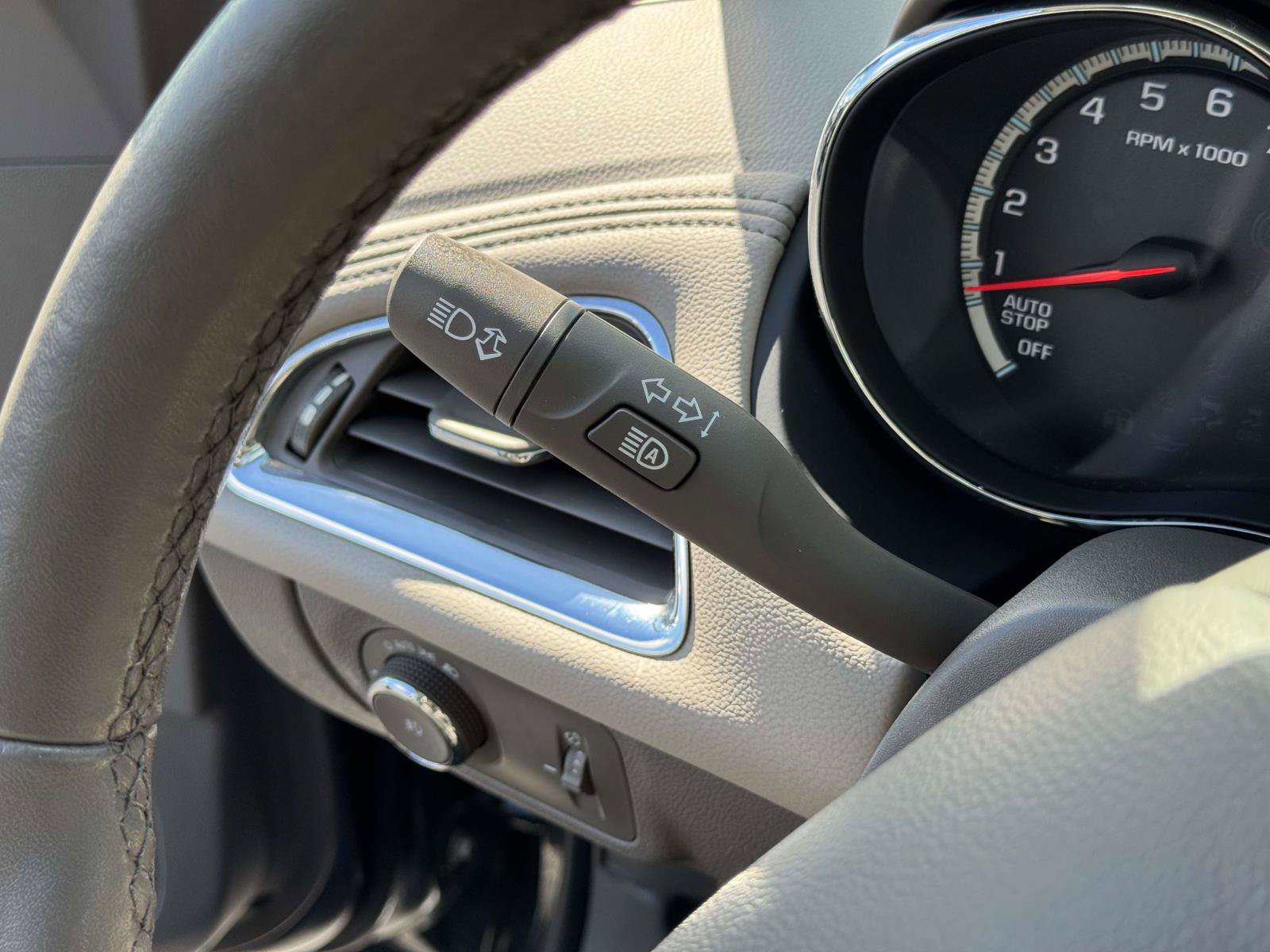 Used 2017 Chevrolet Cruze Premier FWD image 9